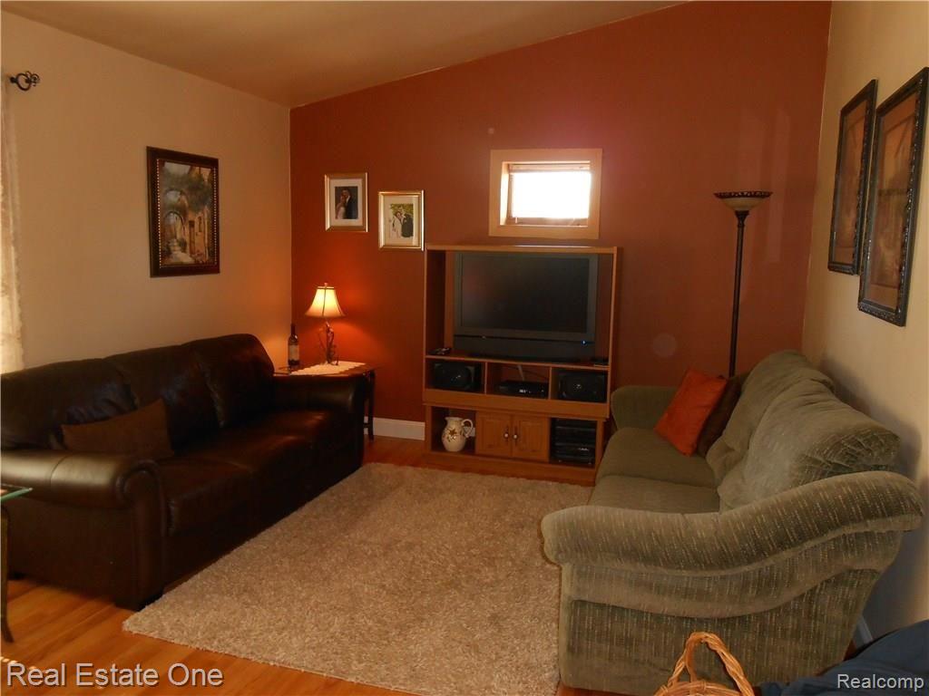 4982 Valley Road Trenton, MI 48183 - Photo 7 of 15 DSCN1630.JPG