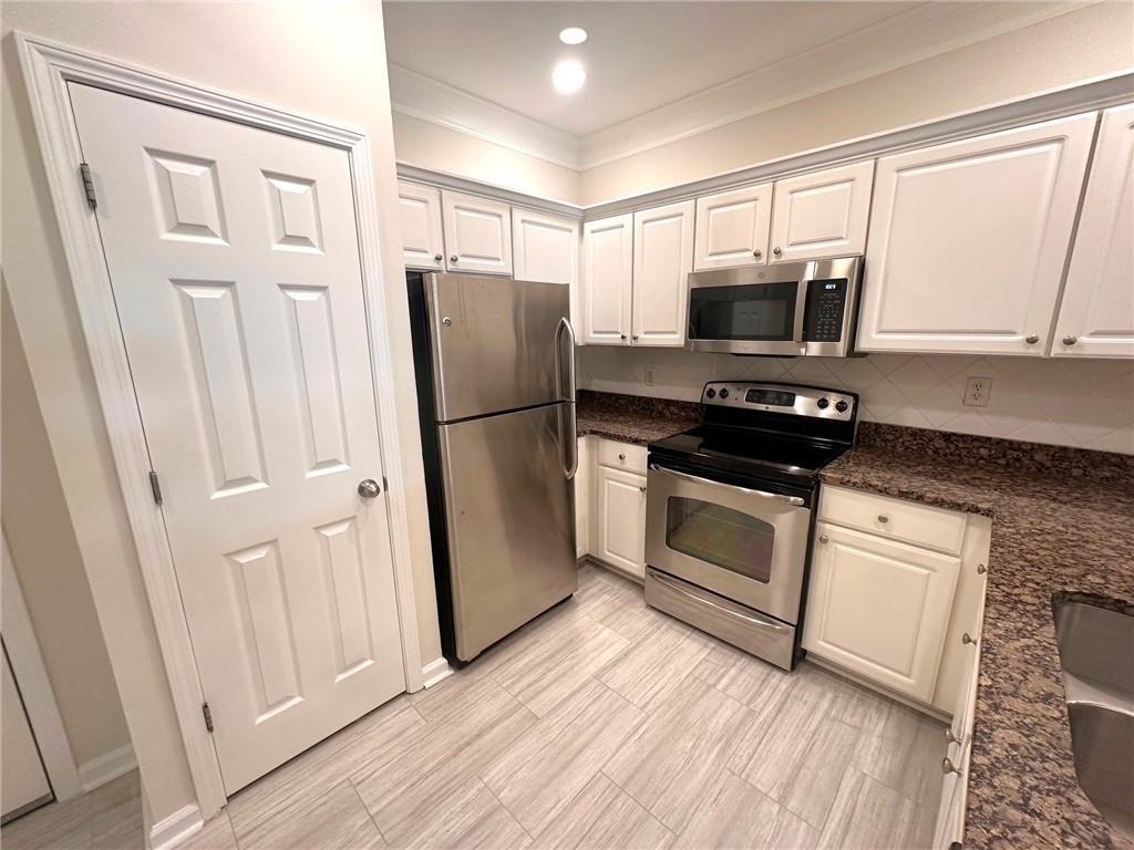 1110 Westchester Ridge Northeast Atlanta, GA 30329 - Photo 6 of 19