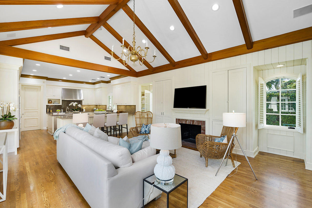 3500 Polo Drive Gulf Stream, FL 33483 - Photo 26 of 35 Family Room/Kitchen