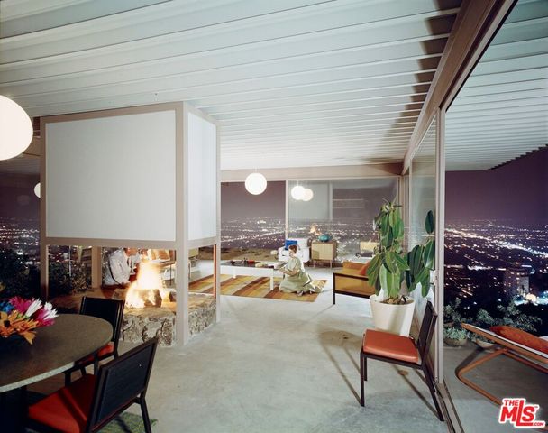 $25,000,000 | 1635 Woods Drive, Los Angeles, CA 90069