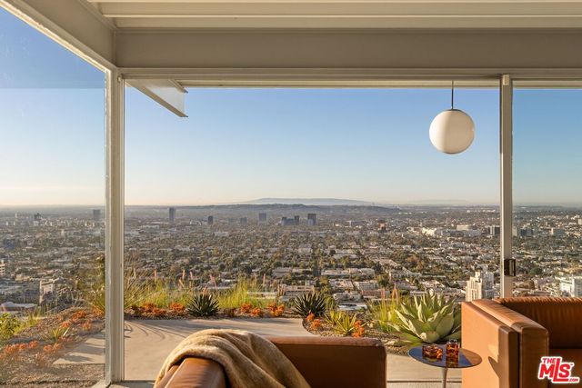 $25,000,000 | 1635 Woods Drive, Los Angeles, CA 90069