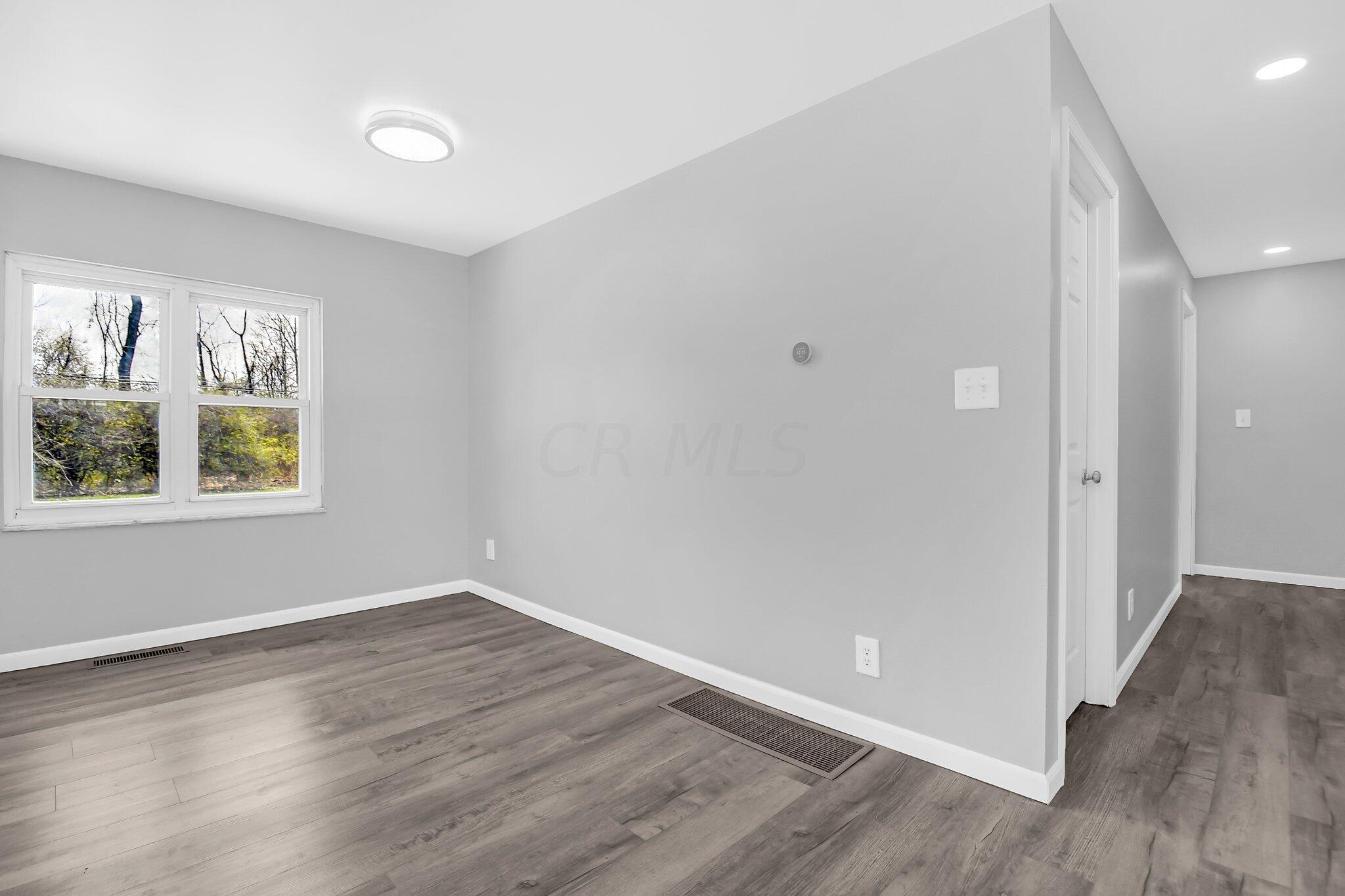 2265 Koebel Road Columbus, OH 43207 - Photo 5 of 22 Eat in area
