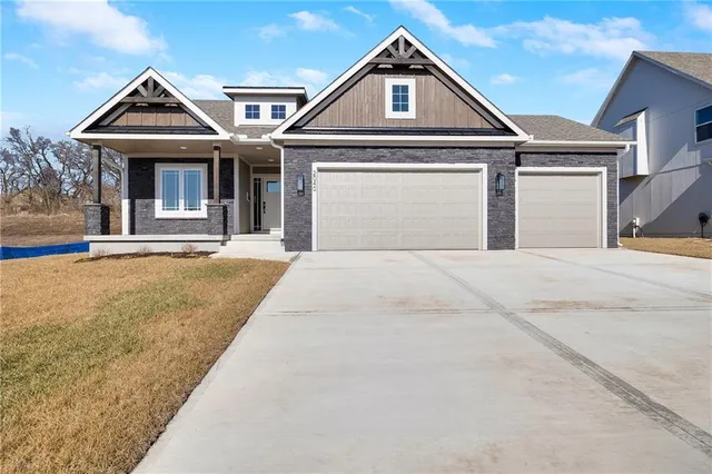 $565,000 | 2040 Southwest Wheatfield Court, Lee's Summit, MO 64082