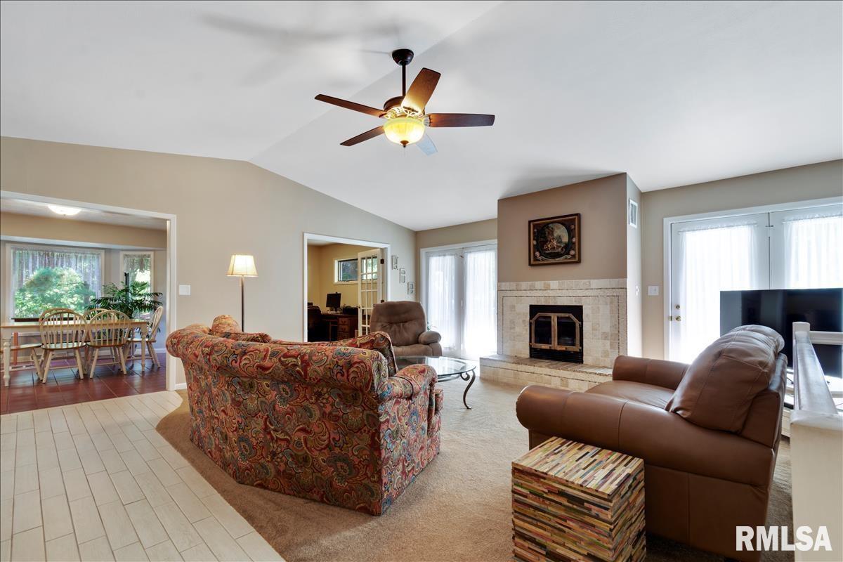 10 Katie Lane Rochester, IL 62563 - Photo 5 of 42