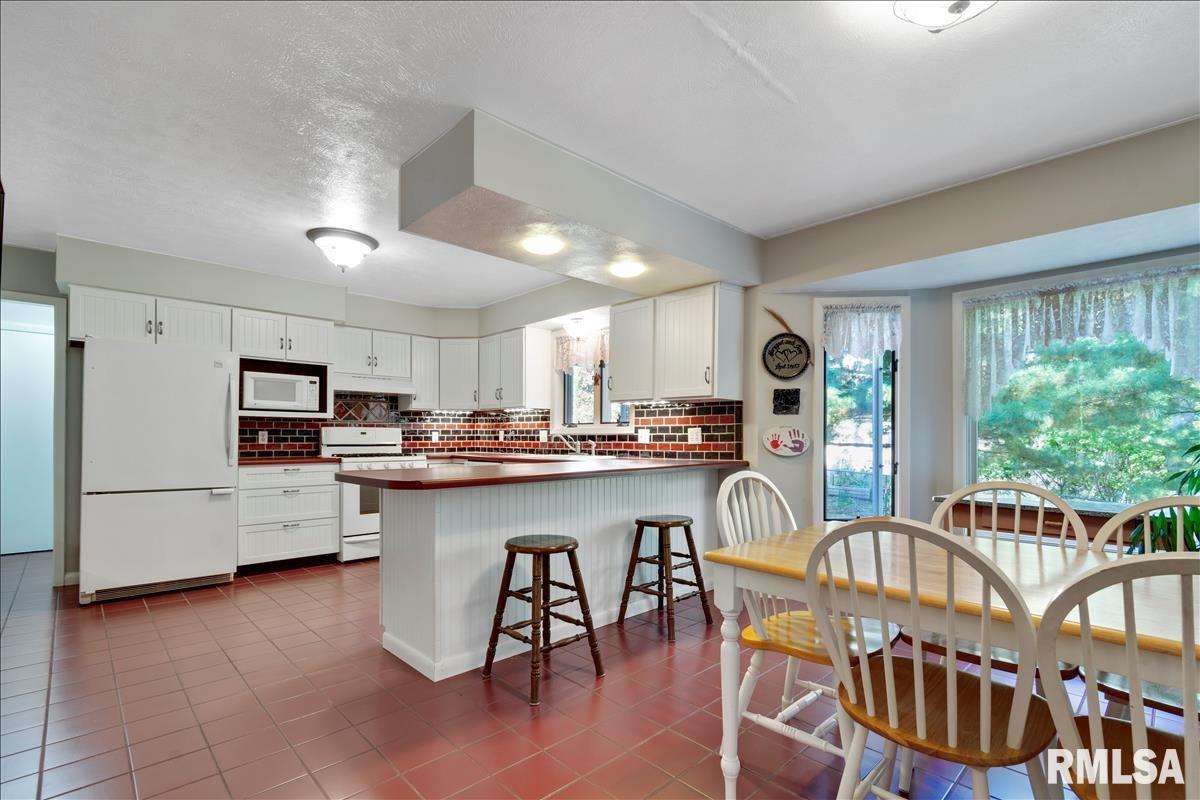 10 Katie Lane Rochester, IL 62563 - Photo 8 of 42