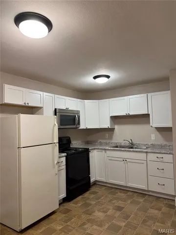 $825 | 919 Mulberry Street, Unit 127, Highland, IL 62249