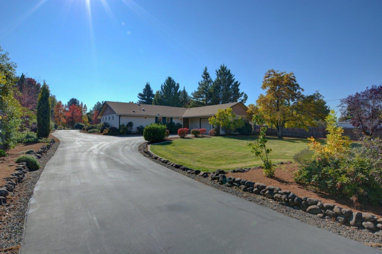 2780 Lone Pine Road Medford, OR 97504 - Photo 1 of 25 Primary Photo