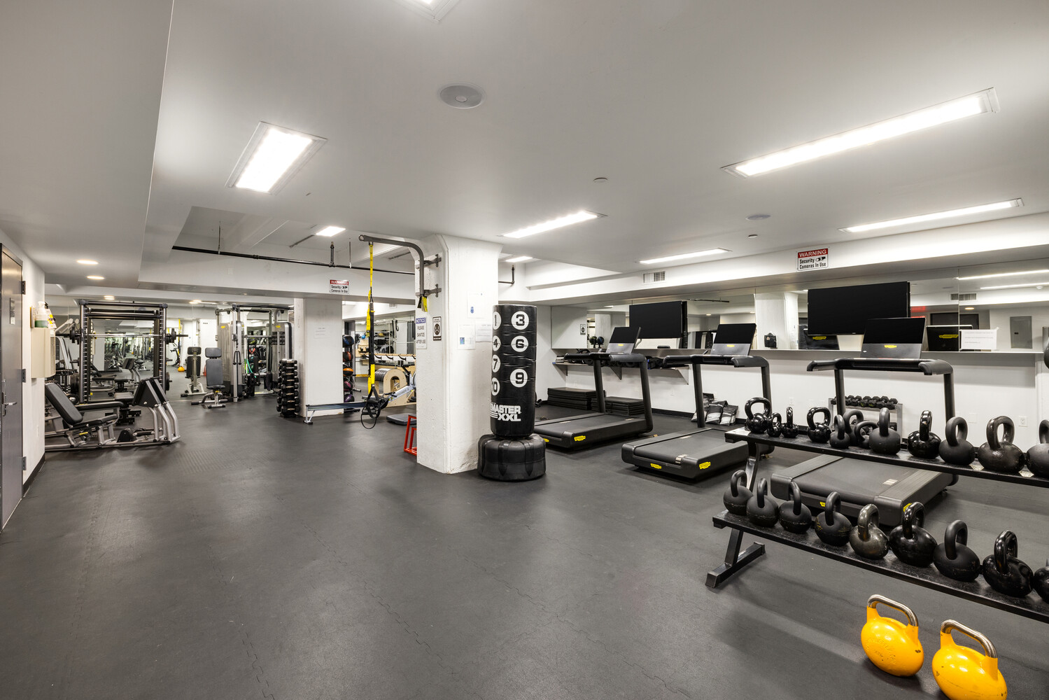 30 Main Street, Unit 3F Brooklyn, NY 11201 - Photo 9 of 12 a view of a room with gym equipment