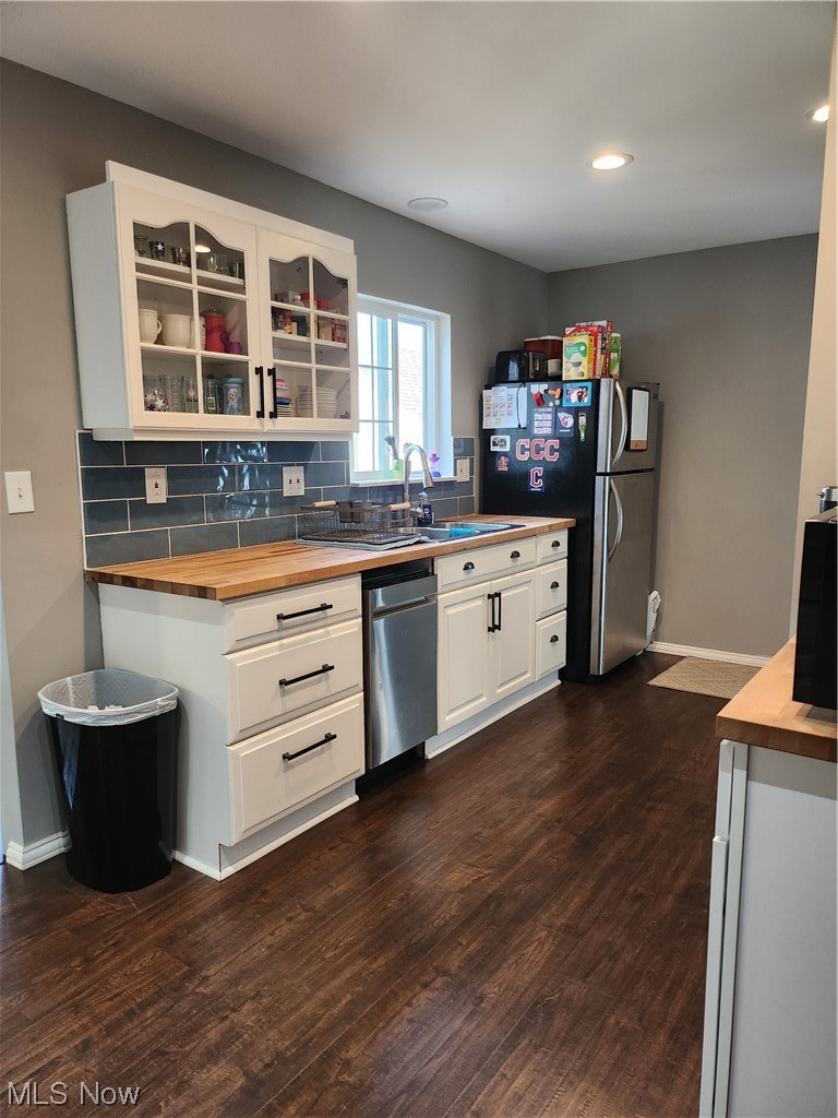 4406 Snow Road Cleveland, OH 44134 - Photo 4 of 35
