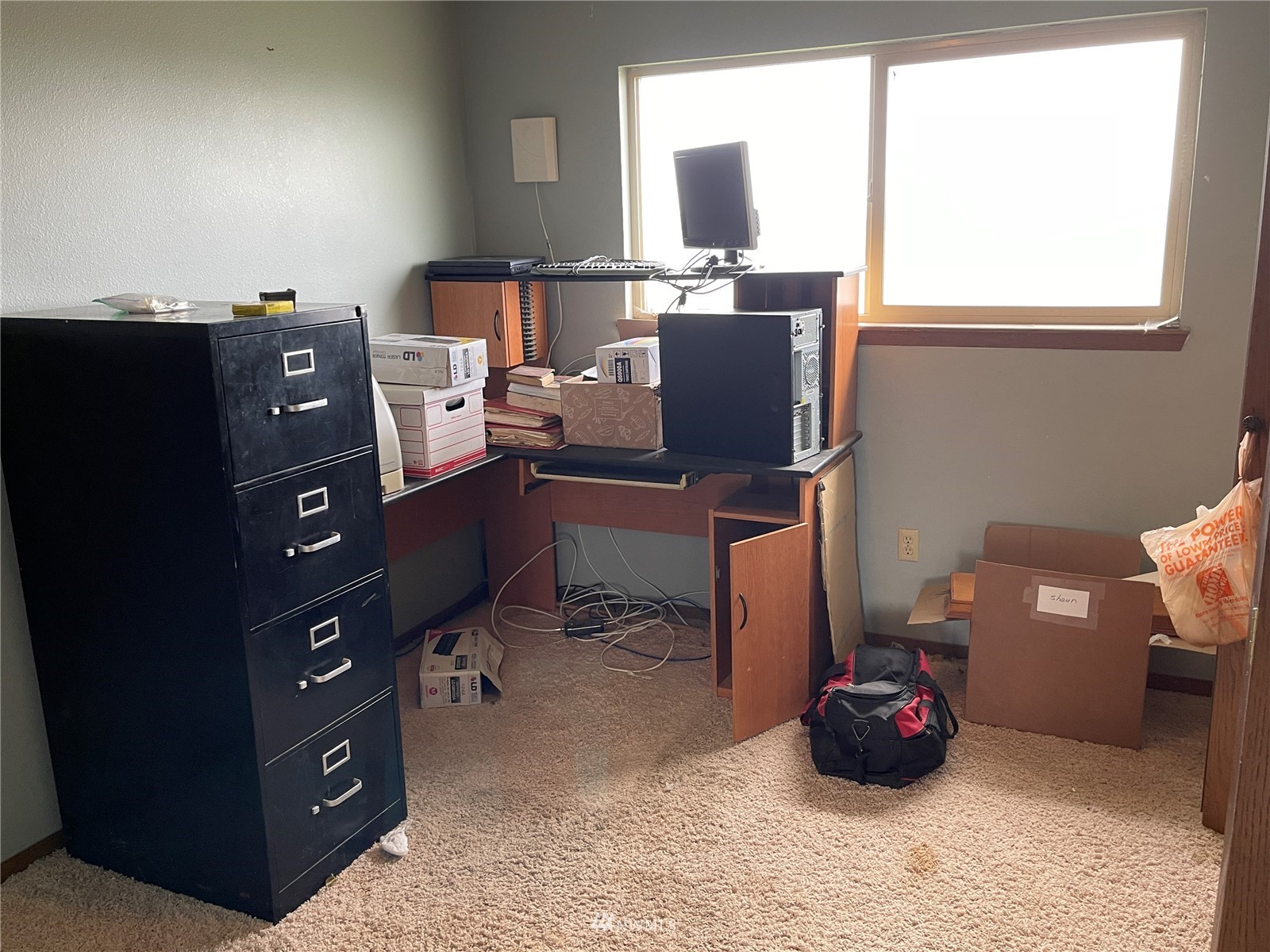 1803 East Tokio Road Ritzville, WA 99169 - Photo 12 of 35 a workspace with furniture and window
