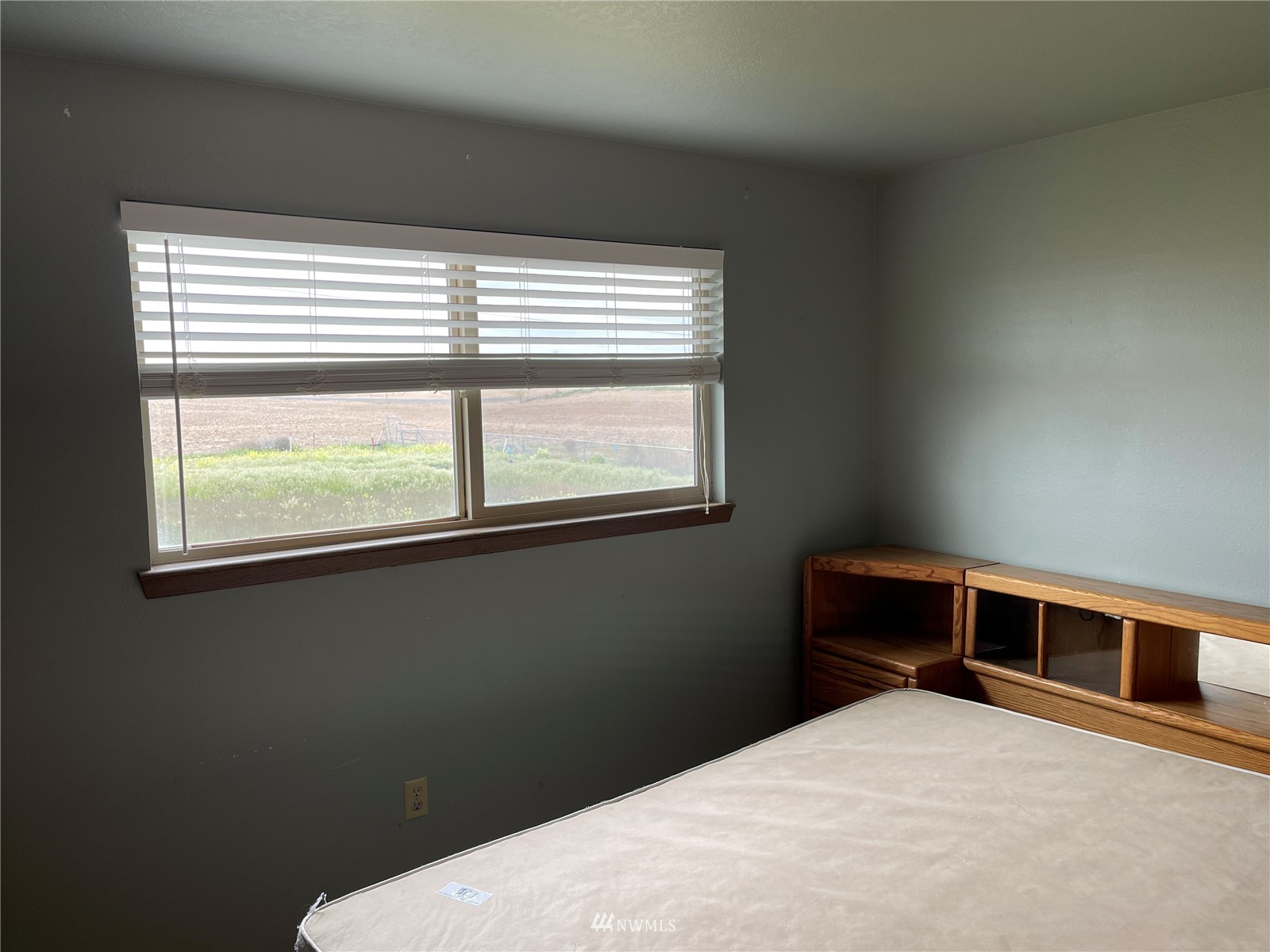 1803 East Tokio Road Ritzville, WA 99169 - Photo 16 of 35 a bedroom with a bed and a window