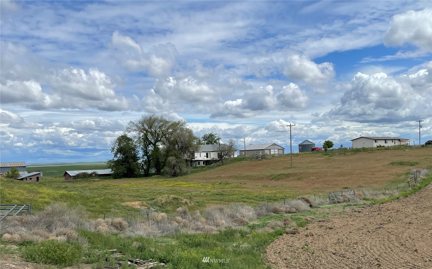1803 East Tokio Road Ritzville, WA 99169 - Photo 2 of 35 a view of an ocean with beach