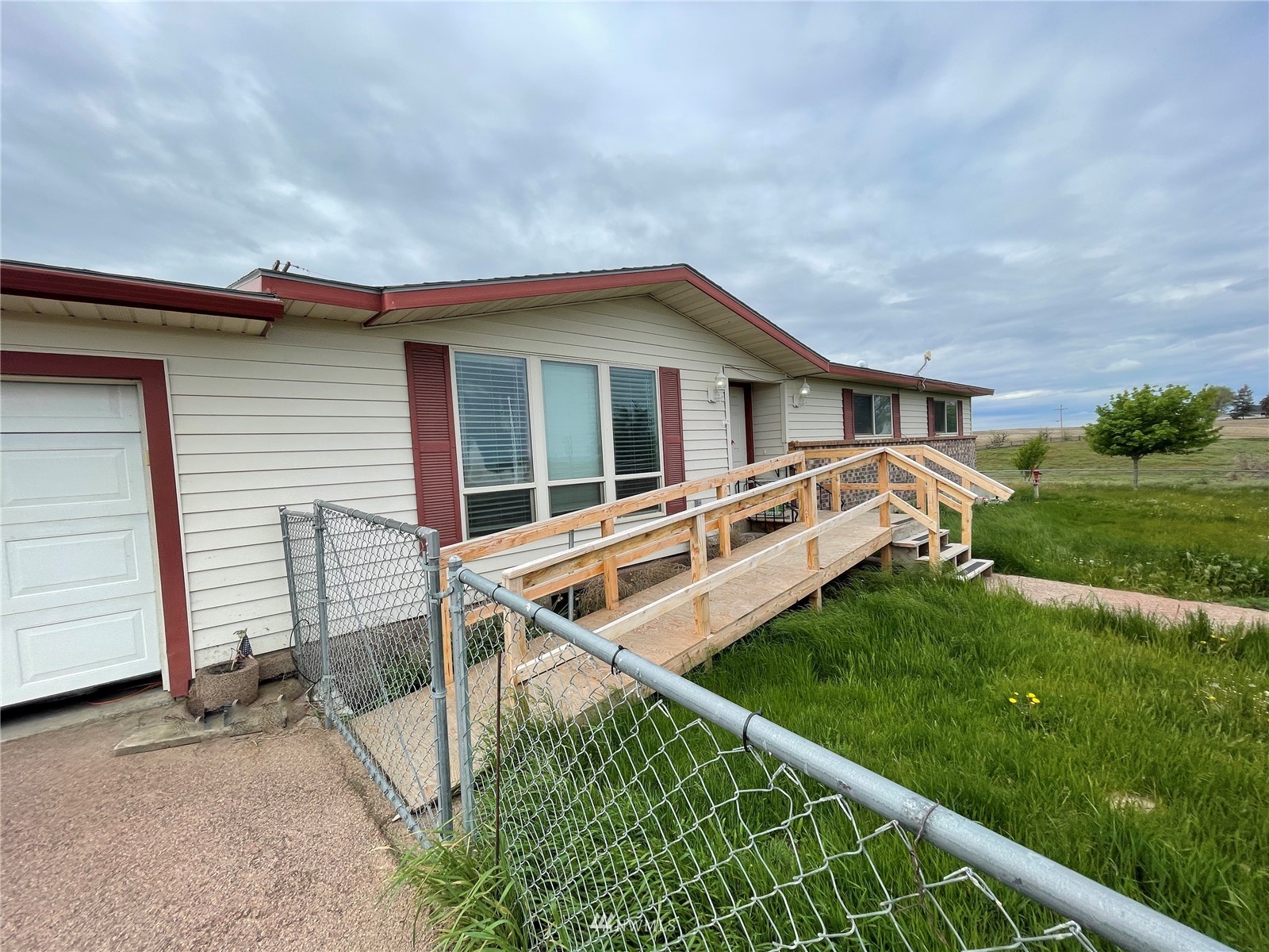 1803 East Tokio Road Ritzville, WA 99169 - Photo 3 of 35 a view of house with yard and entertaining space