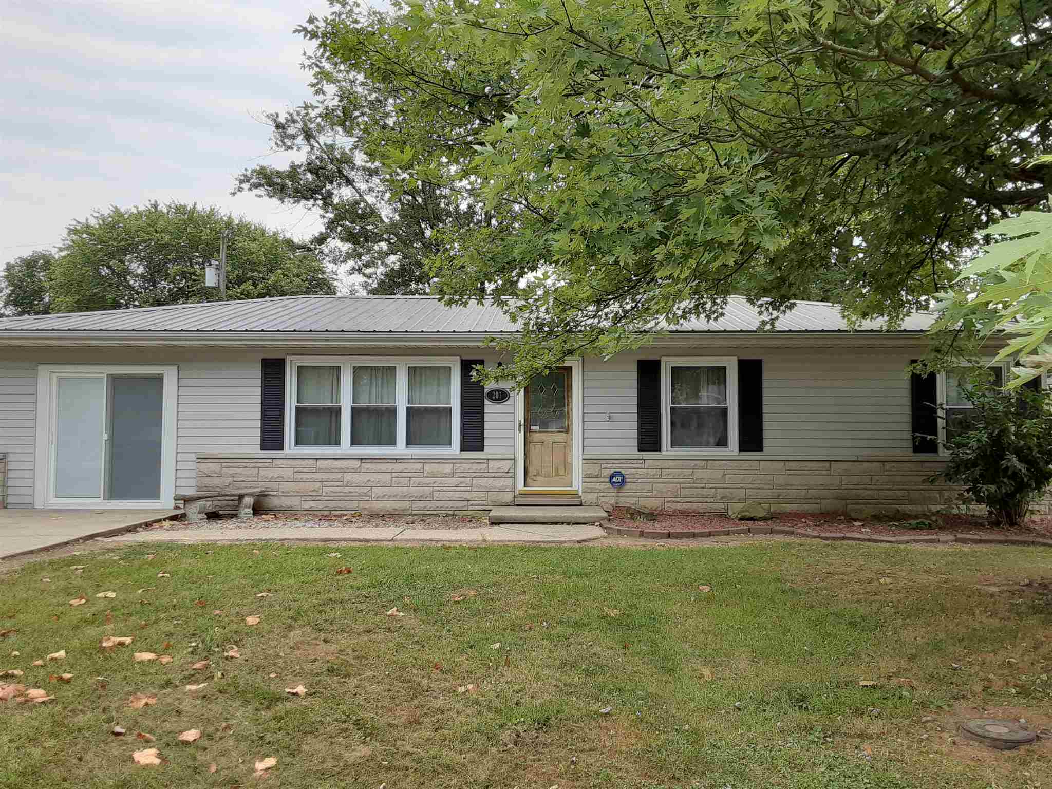 207 Roland Street Vincennes, IN 47591 - Photo 1 of 31 Gallery Image 1
