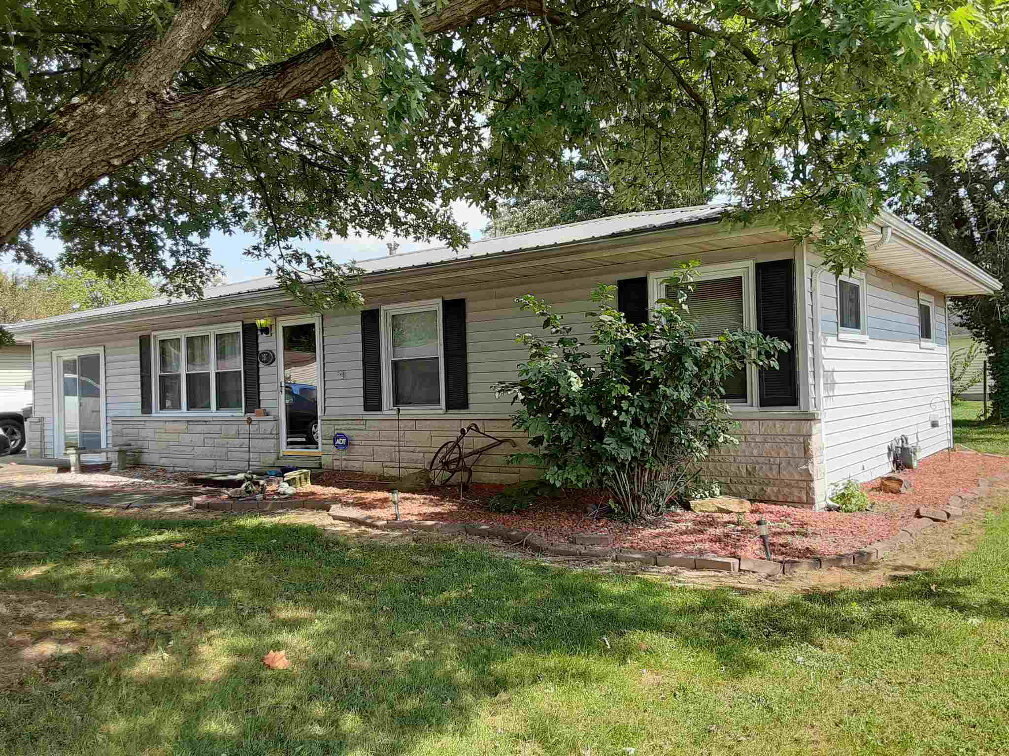 207 Roland Street Vincennes, IN 47591 - Photo 2 of 31 Gallery Image 2