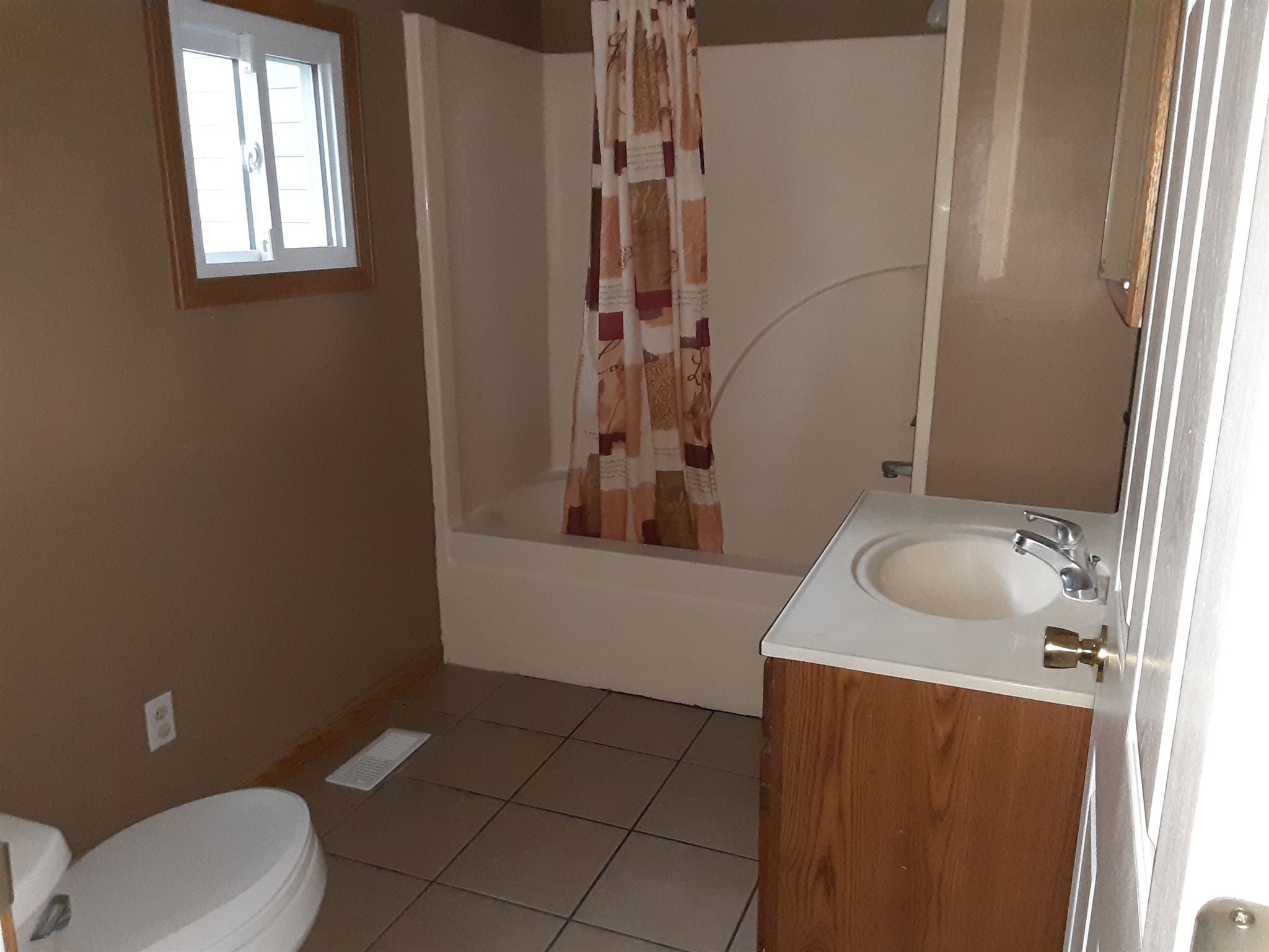207 Roland Street Vincennes, IN 47591 - Photo 11 of 31 Gallery Image 11
