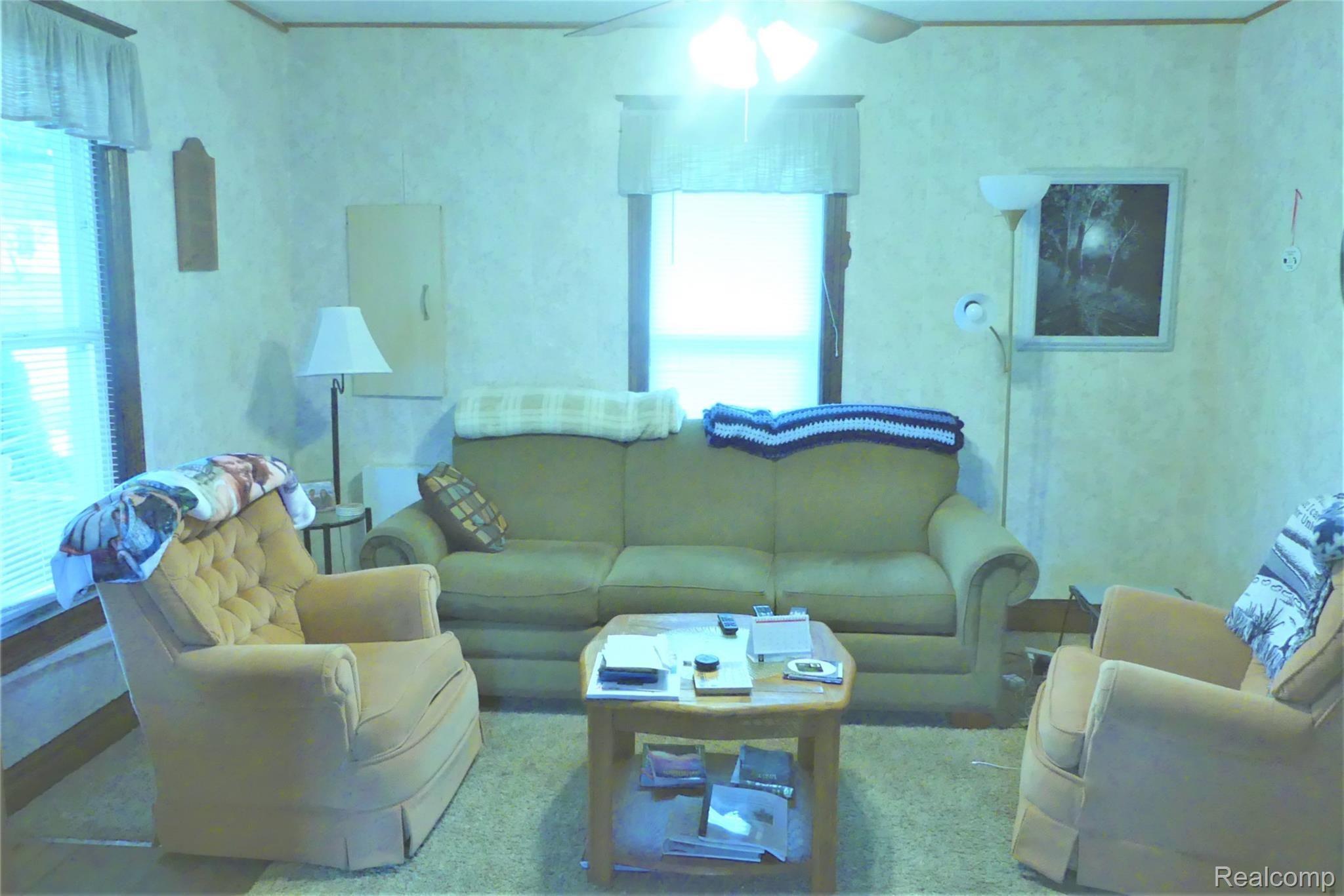 816 Milford Road Holly, MI 48442 - Photo 14 of 27 P1000090.JPG