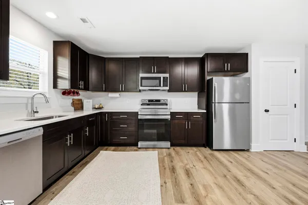 $429,000 | 8 Robin Hood Road, Taylors, SC 29687