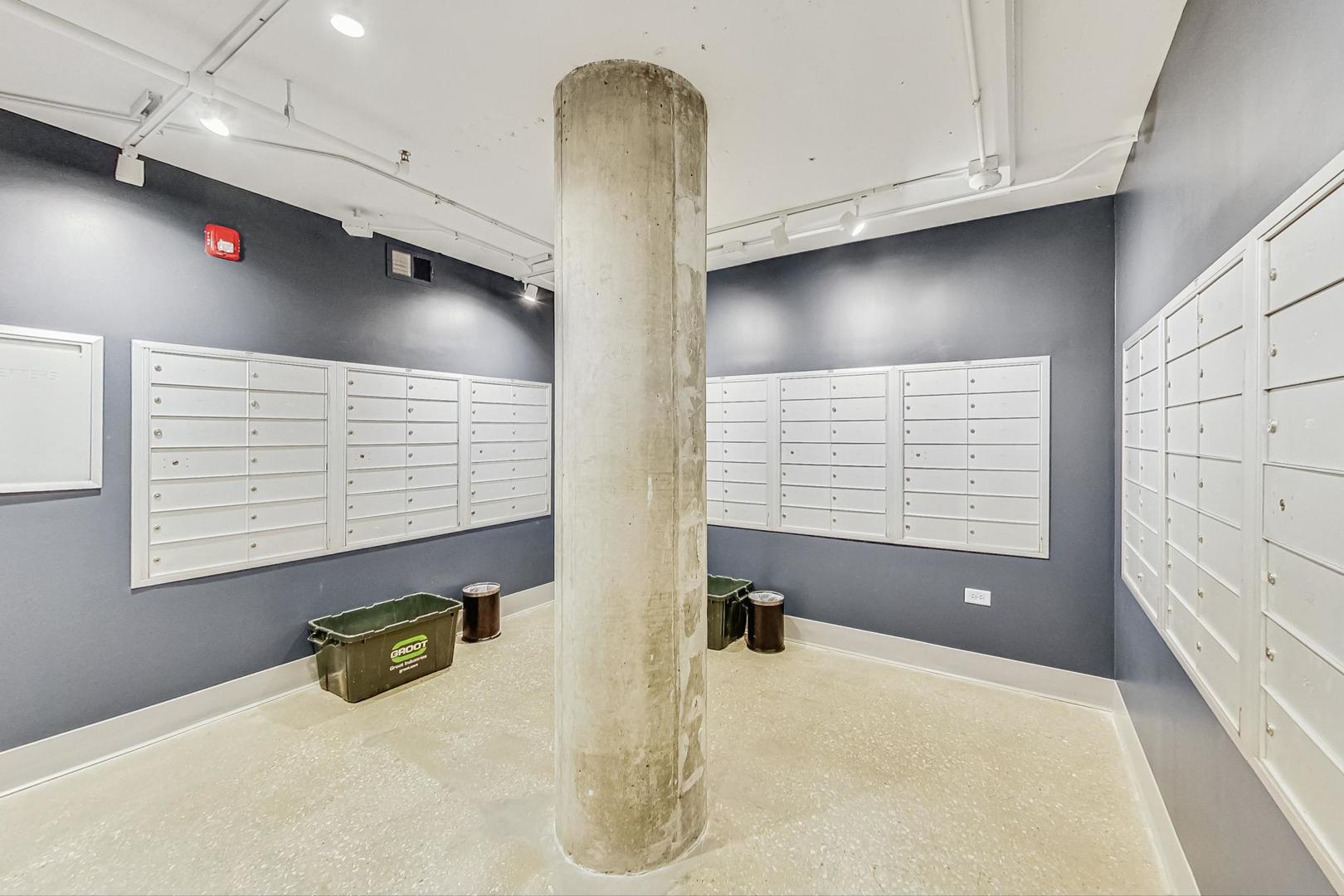 111 South Morgan Street, Unit 510 Chicago, IL 60607 - Photo 29 of 38 a view of a livingroom with natural light