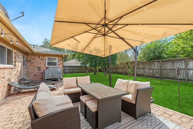 a view of a house with a backyard