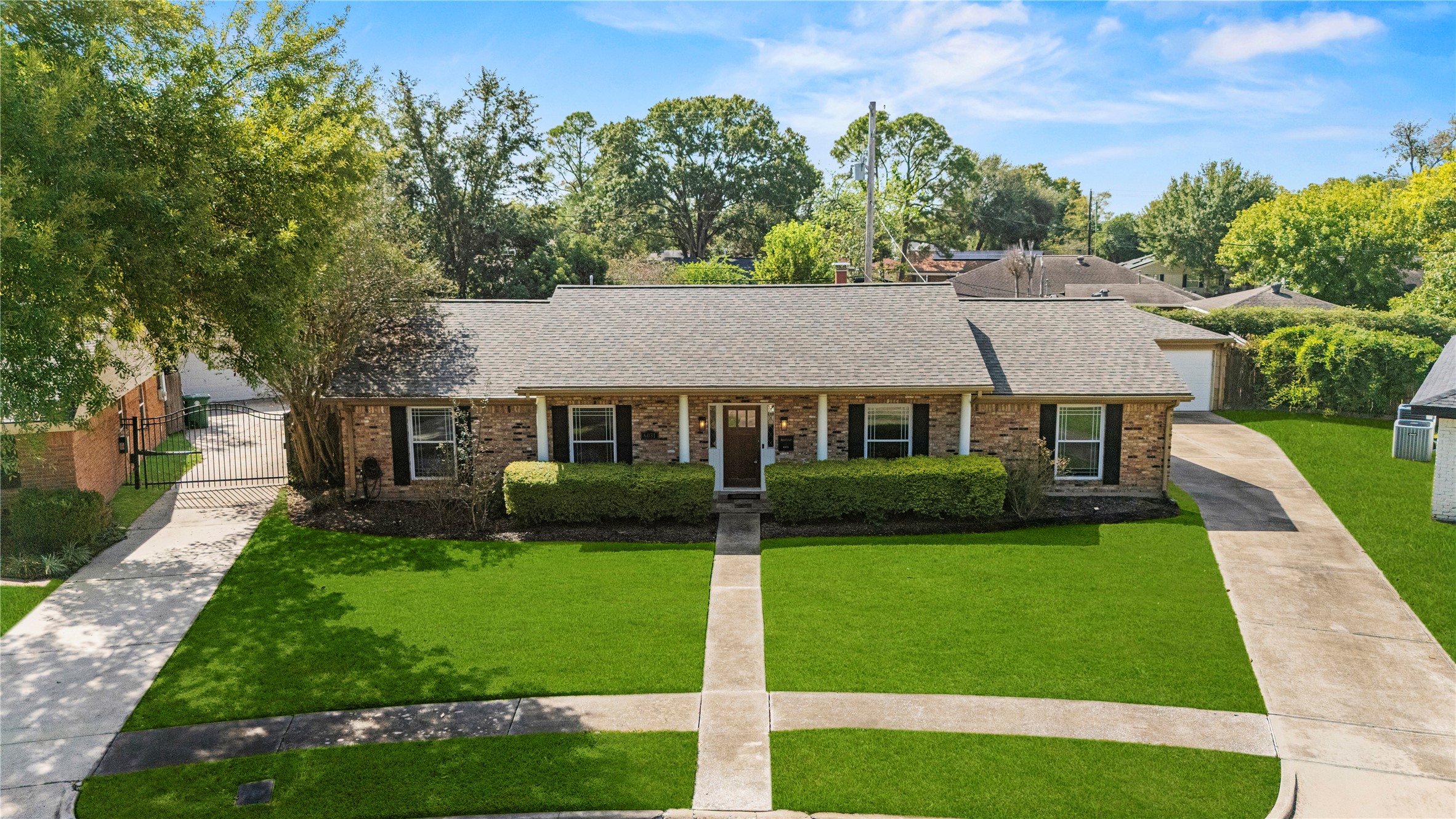 6031 McKnight Street Houston, TX 77035 - Photo 37 of 37 front view of a house with a yard