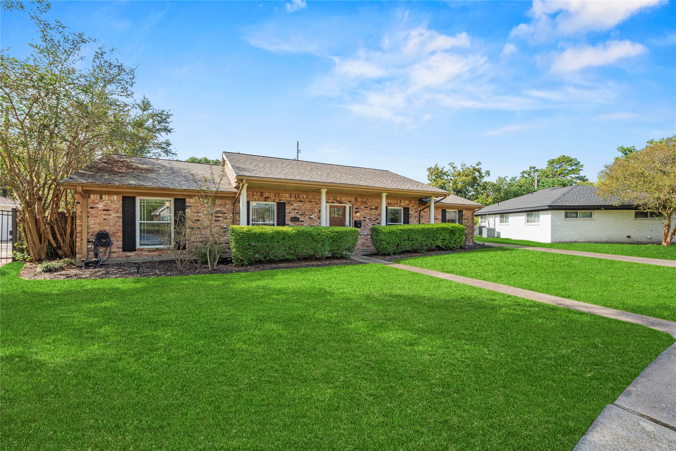 6031 McKnight Street Houston, TX 77035 - Photo 4 of 37 a front view of a house with a yard and green space