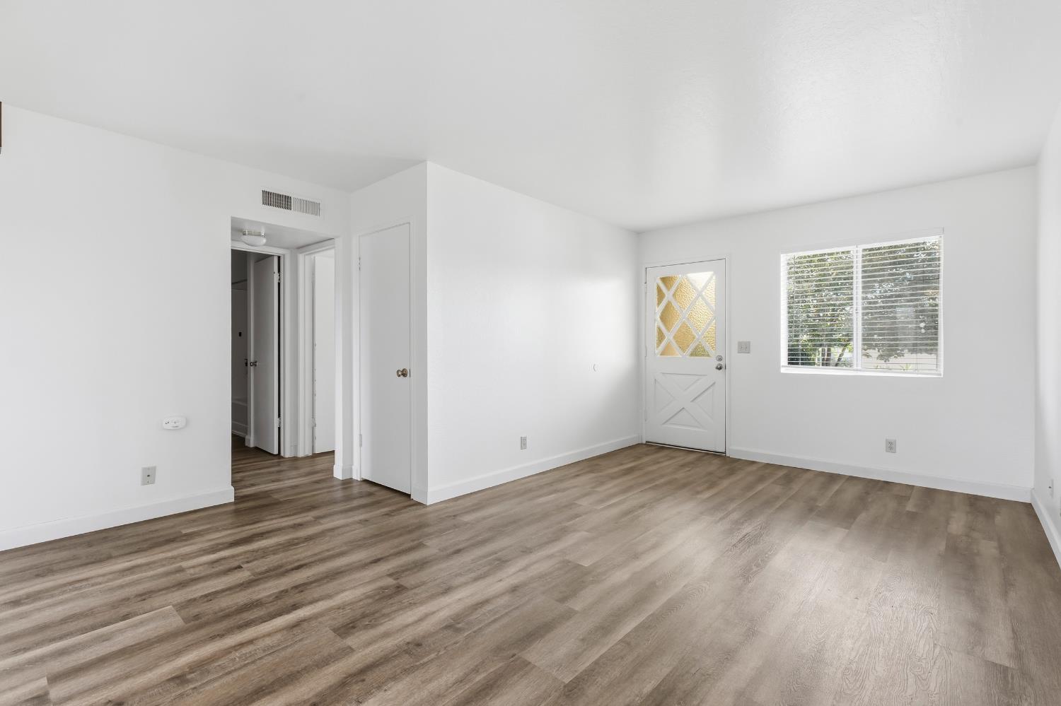 91 Summit Avenue Sonora, CA 95370 - Photo 16 of 53 an empty room with wooden floor and windows