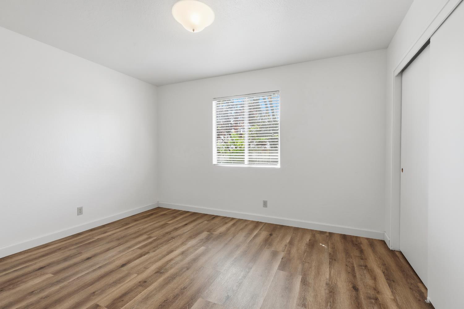 91 Summit Avenue Sonora, CA 95370 - Photo 23 of 53 an empty room with a window