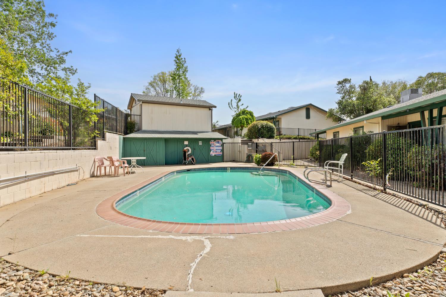 91 Summit Avenue Sonora, CA 95370 - Photo 33 of 53 a swimming pool with outdoor seating and yard