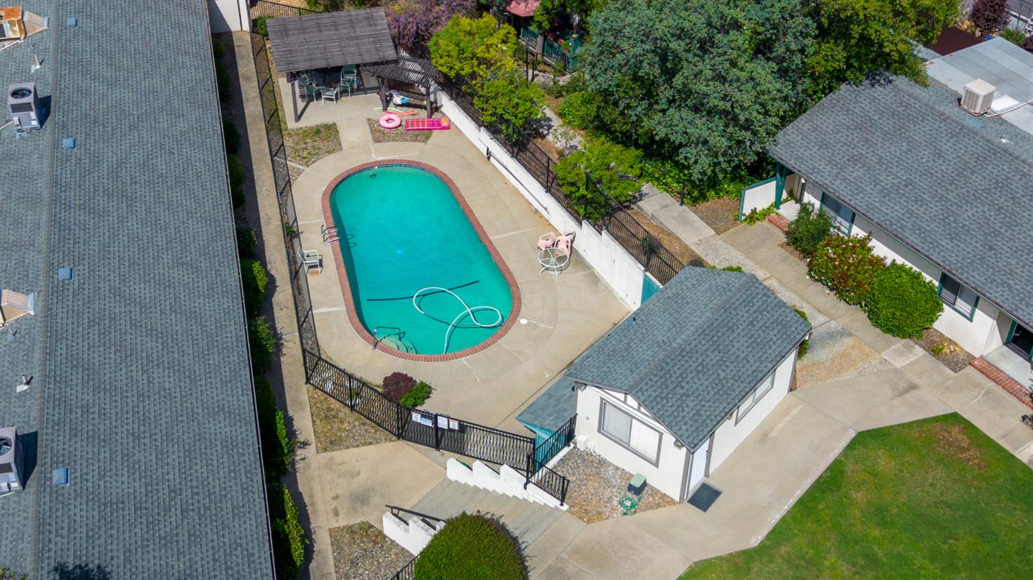 91 Summit Avenue Sonora, CA 95370 - Photo 38 of 53 an aerial view of a house with a yard and furniture