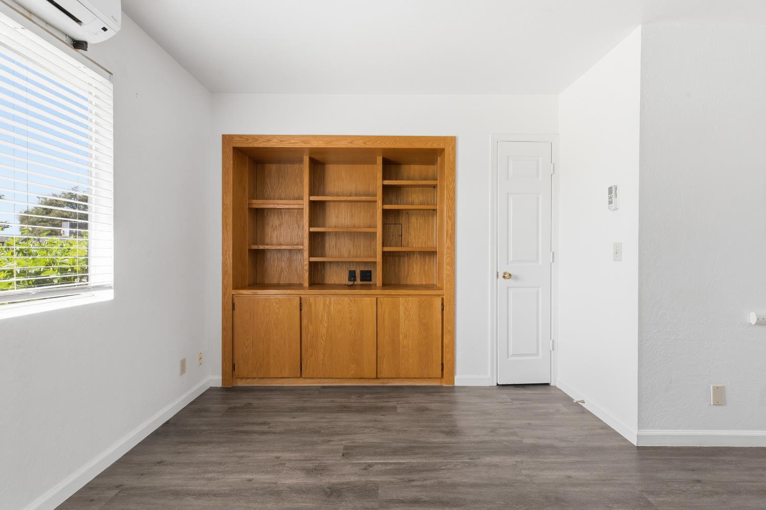 91 Summit Avenue Sonora, CA 95370 - Photo 5 of 53 a view of an empty room with wooden floor and a window