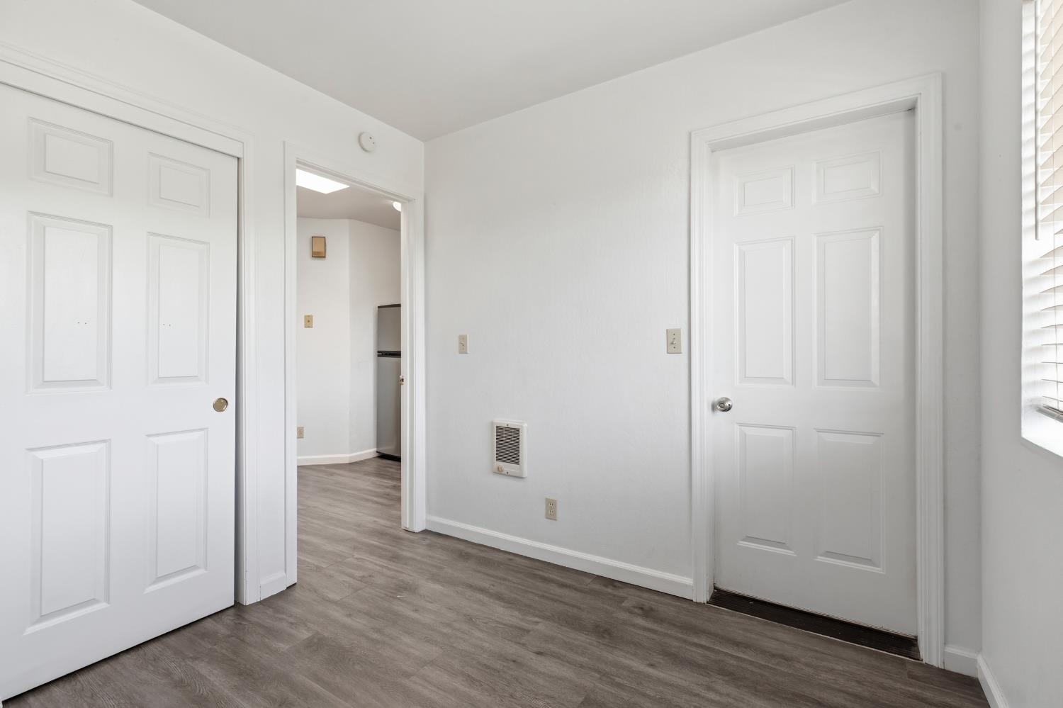 91 Summit Avenue Sonora, CA 95370 - Photo 7 of 53 an empty room with wooden floor & closet area