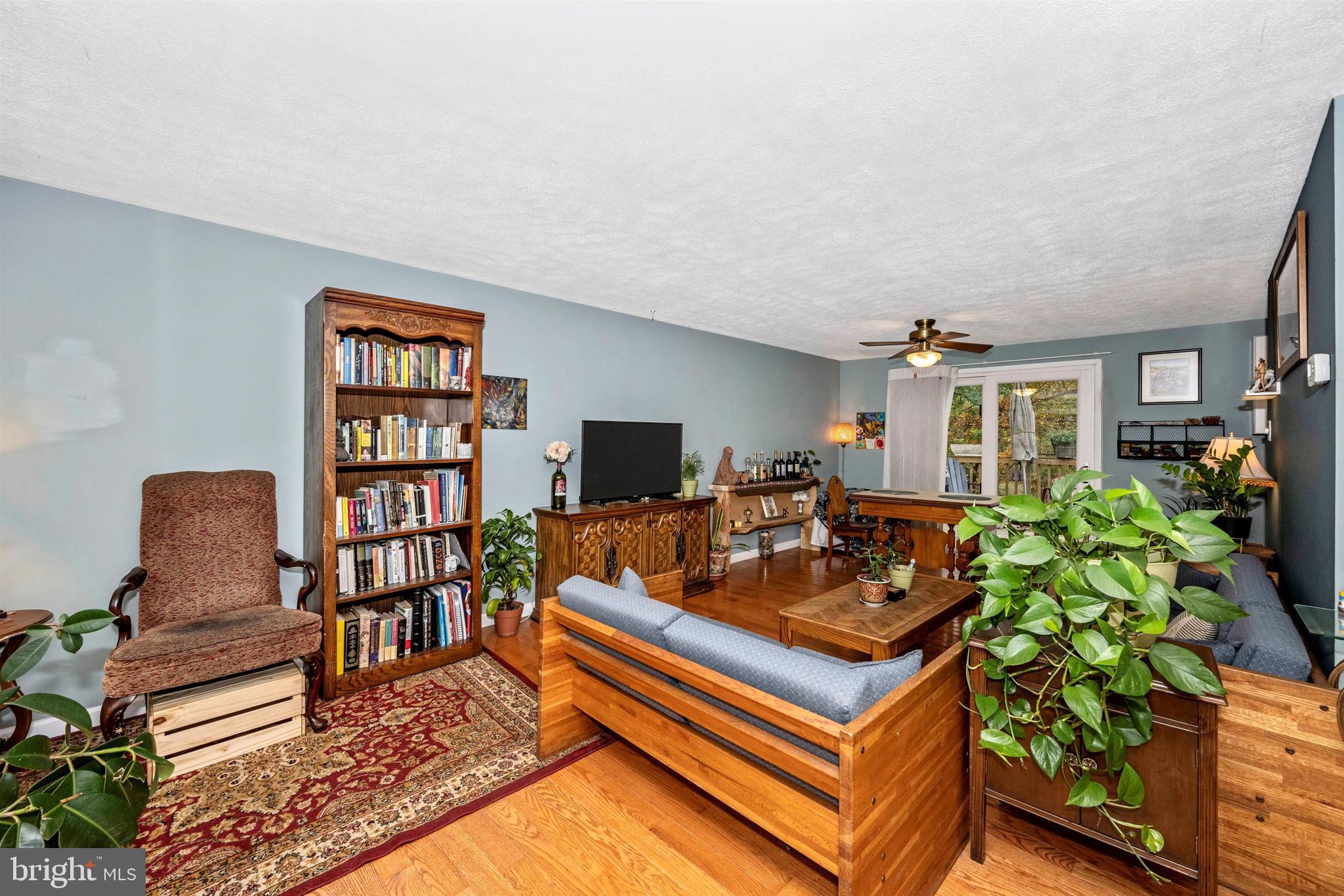 6809 Pyramid Way Columbia, MD 21044 - Photo 6 of 54 Living Room