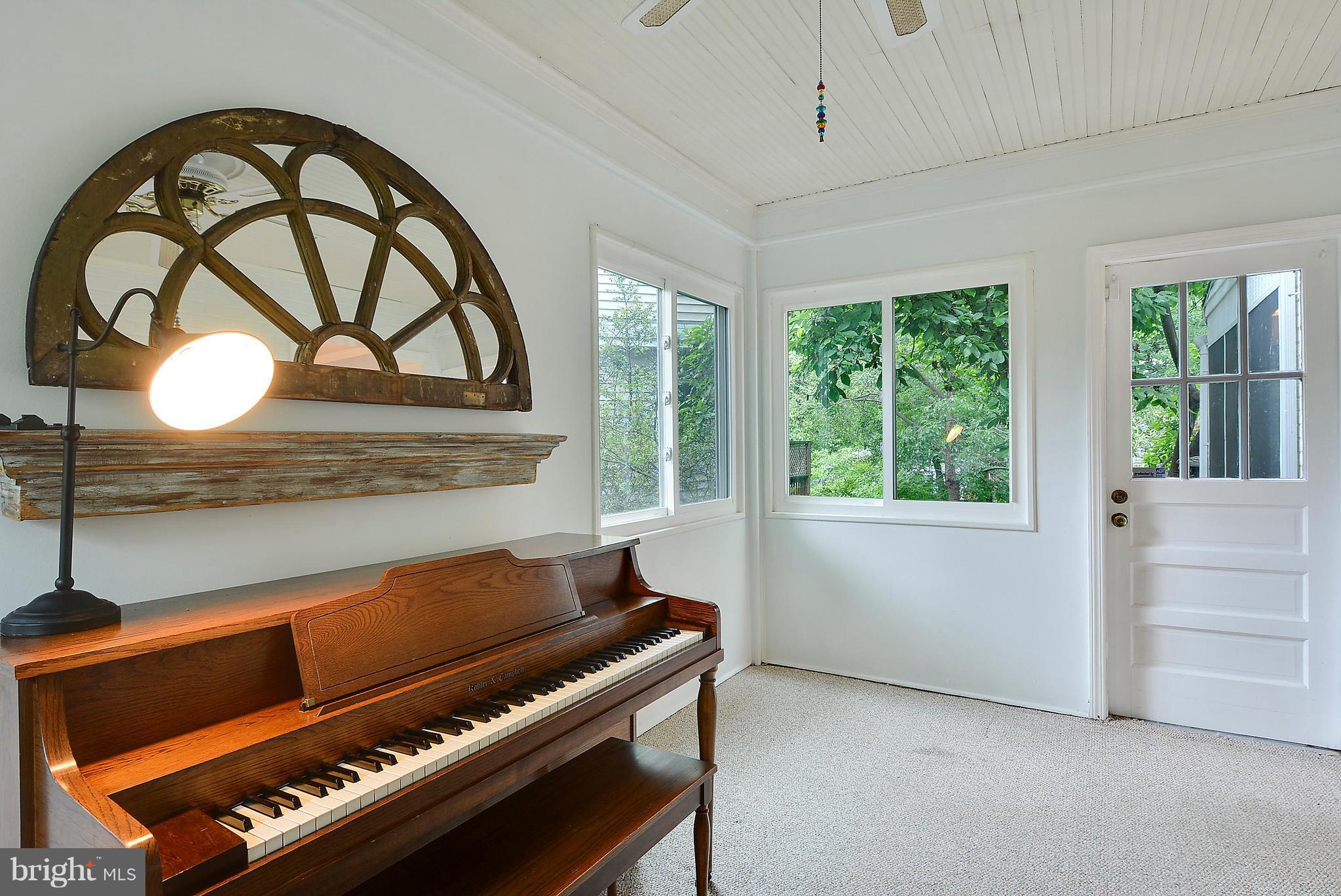 2700 Farm Road Alexandria, VA 22302 - Photo 13 of 30 Sun Room
