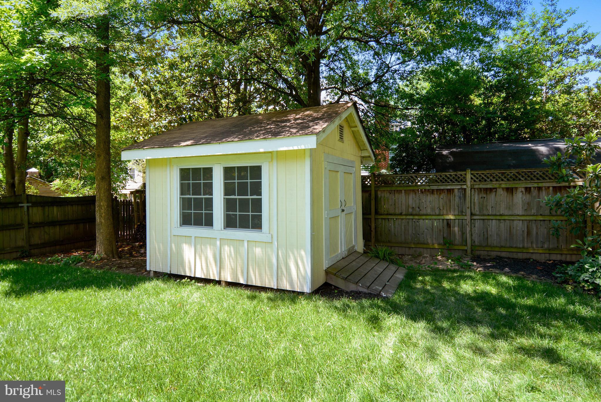 2700 Farm Road Alexandria, VA 22302 - Photo 27 of 30 Large Shed