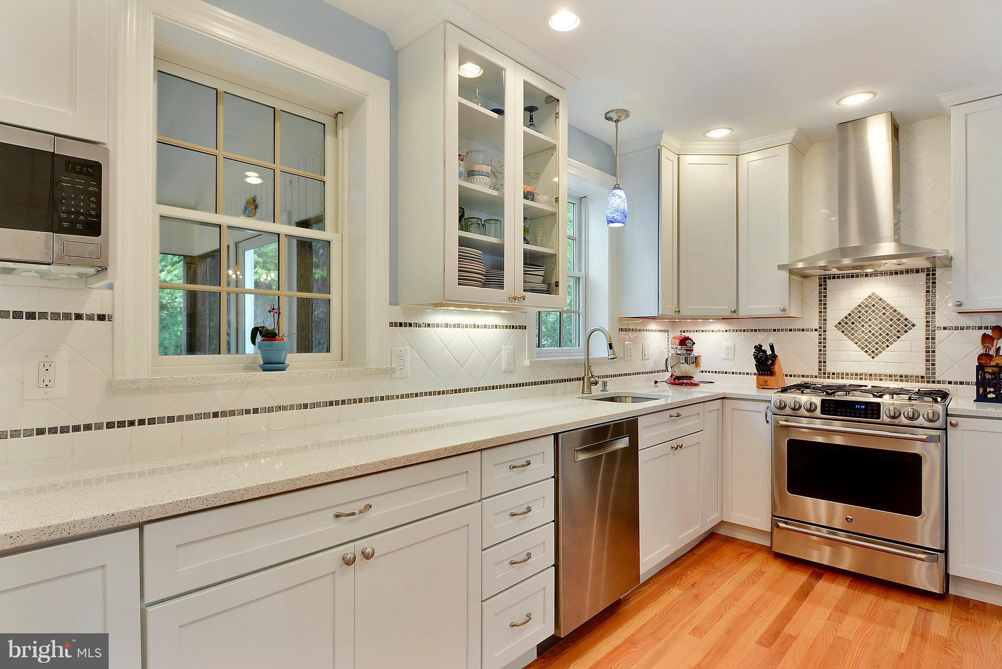 2700 Farm Road Alexandria, VA 22302 - Photo 6 of 30 Kitchen