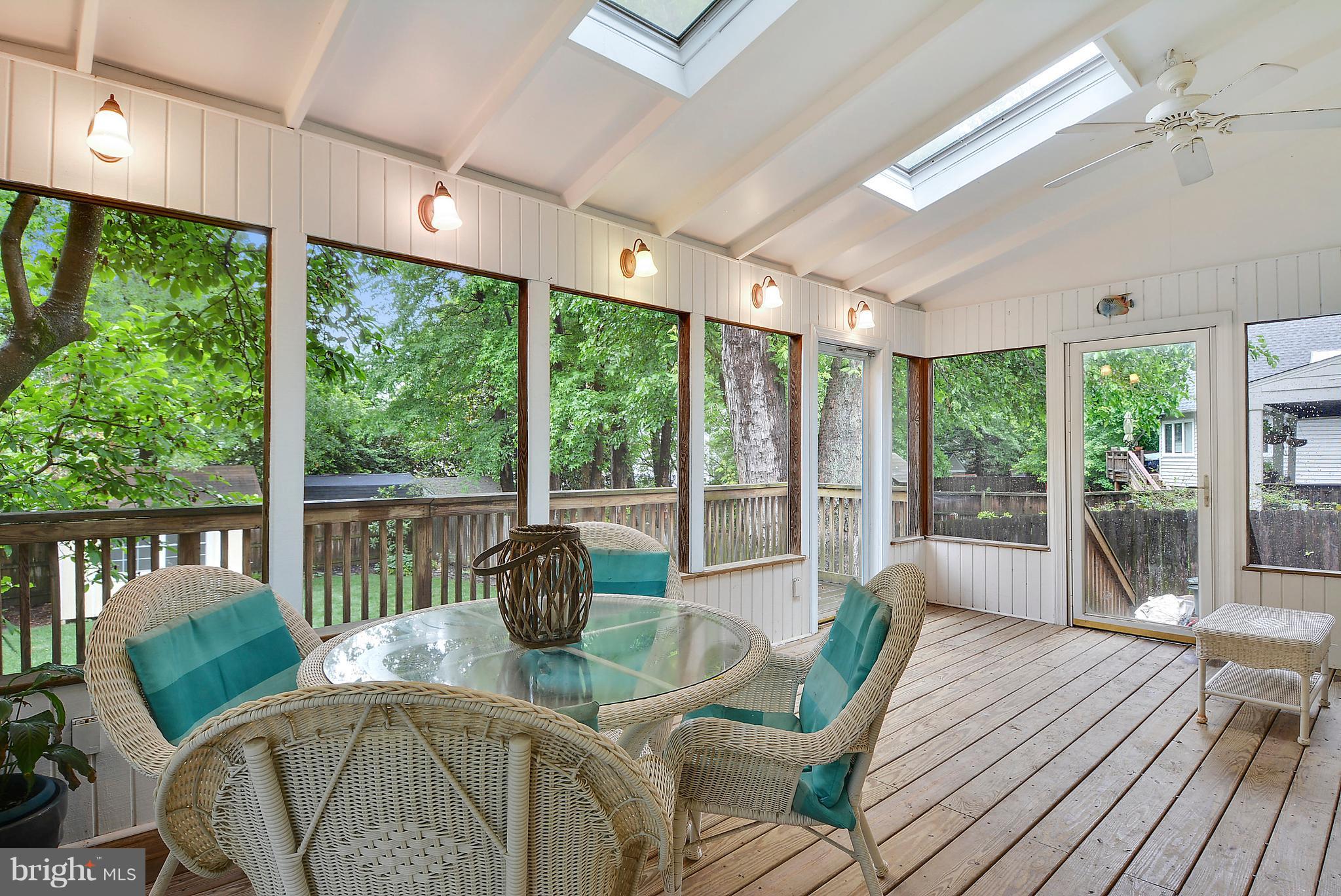 2700 Farm Road Alexandria, VA 22302 - Photo 10 of 30 Screened in Porch