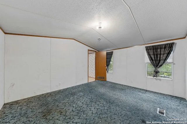 $250,000 | 499 Private Road 180, Helotes, TX 78023