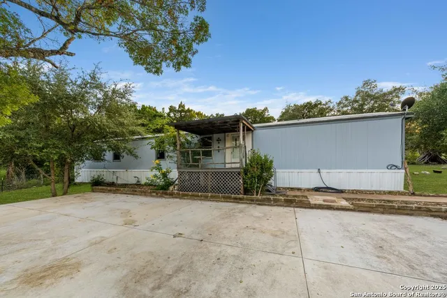 $250,000 | 499 Private Road 180, Helotes, TX 78023