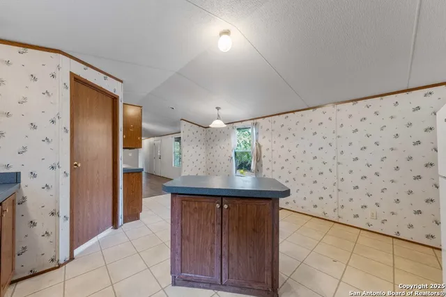 $250,000 | 499 Private Road 180, Helotes, TX 78023