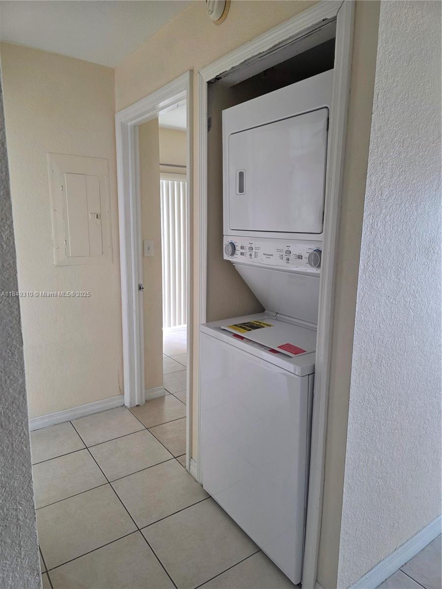 650 Palm Avenue, Unit 2B6 Hialeah, FL 33010 - Photo 7 of 12 a utility room with dryer and washer