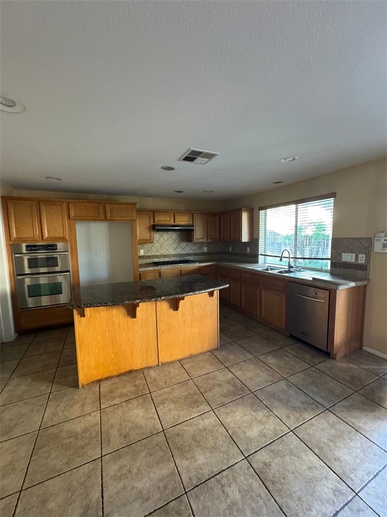 35674 Yellowstone Street Winchester, CA 92596 - Photo 34 of 37