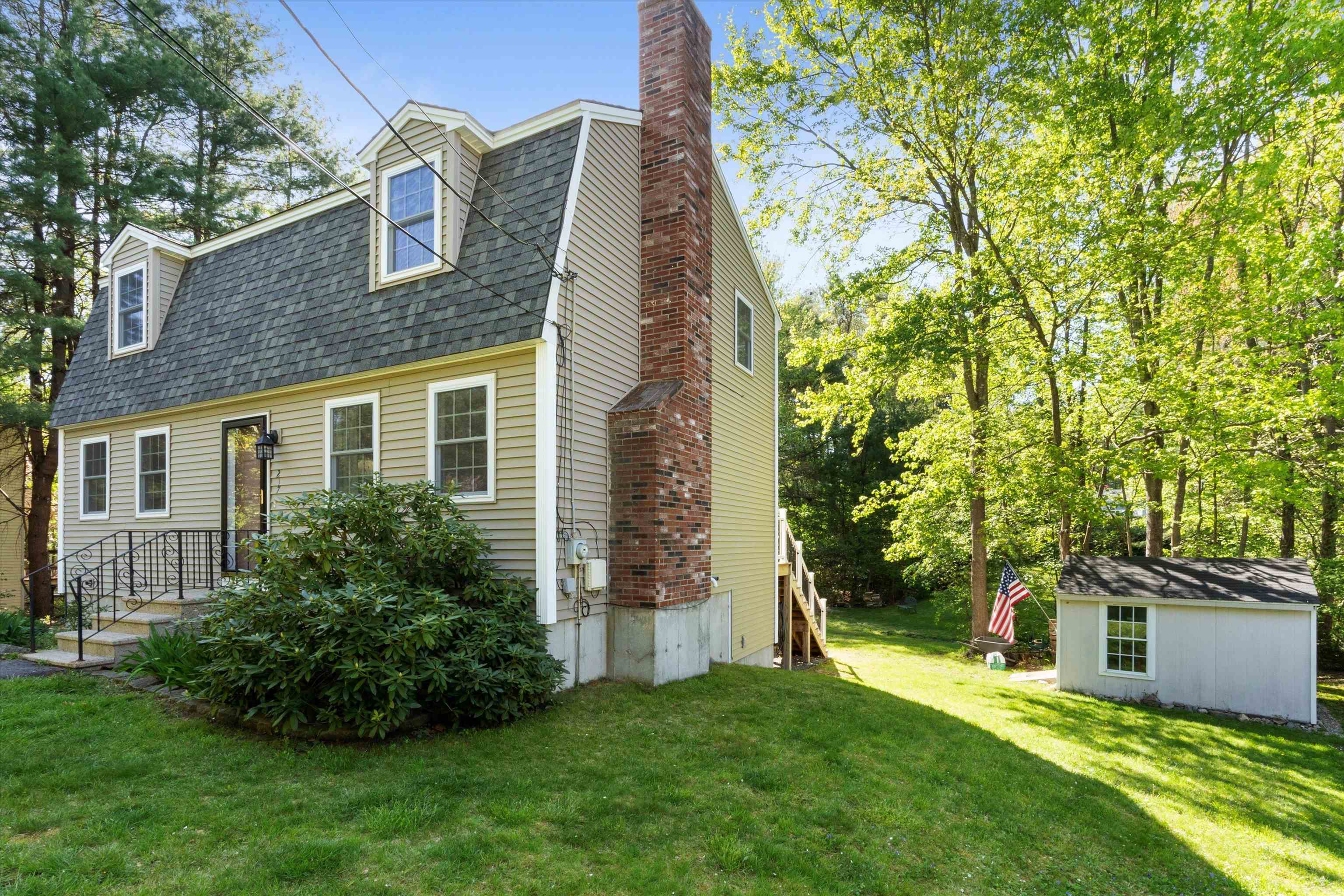 237 Harris Road Nashua, NH 03062 - Photo 1 of 37