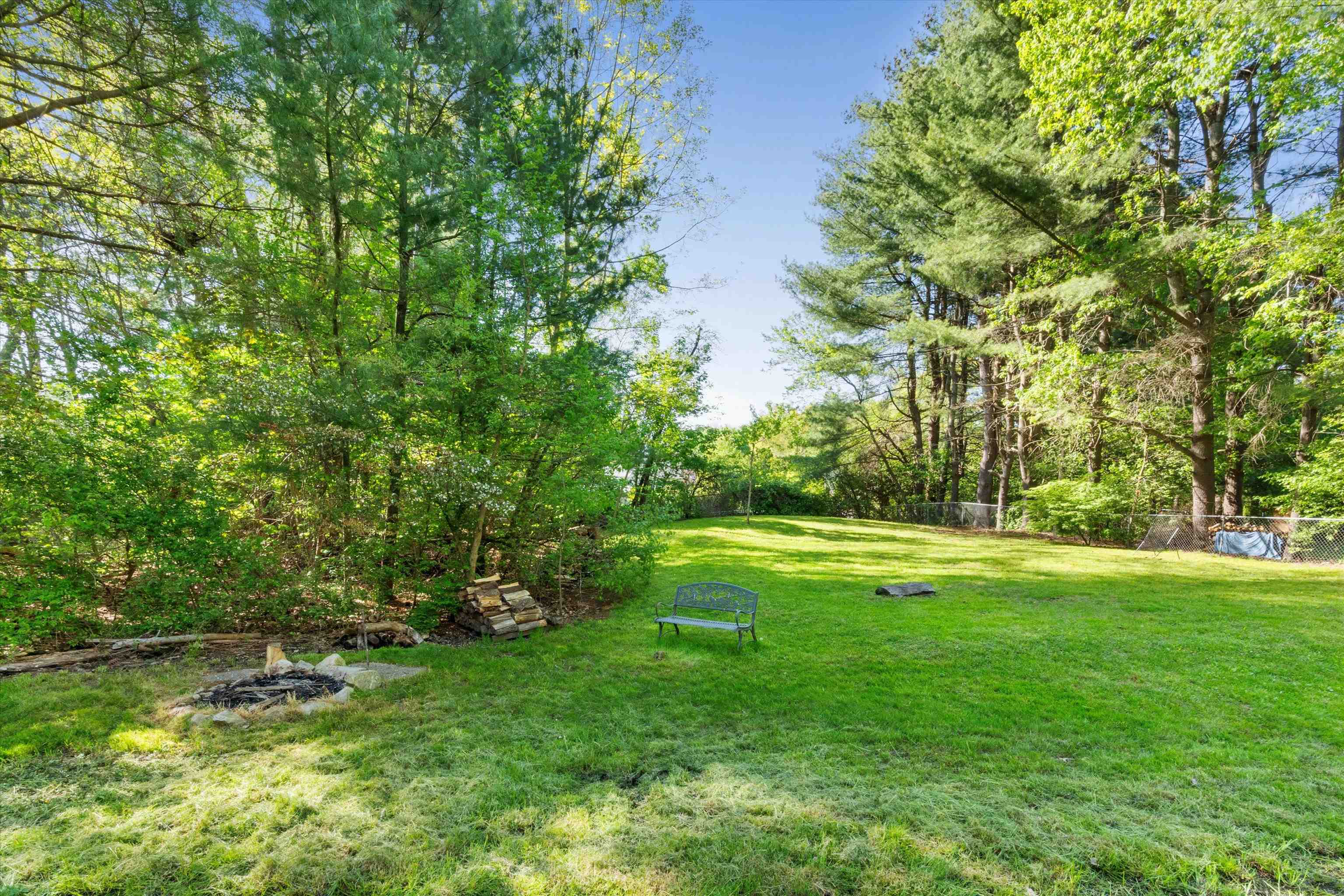 237 Harris Road Nashua, NH 03062 - Photo 16 of 37
