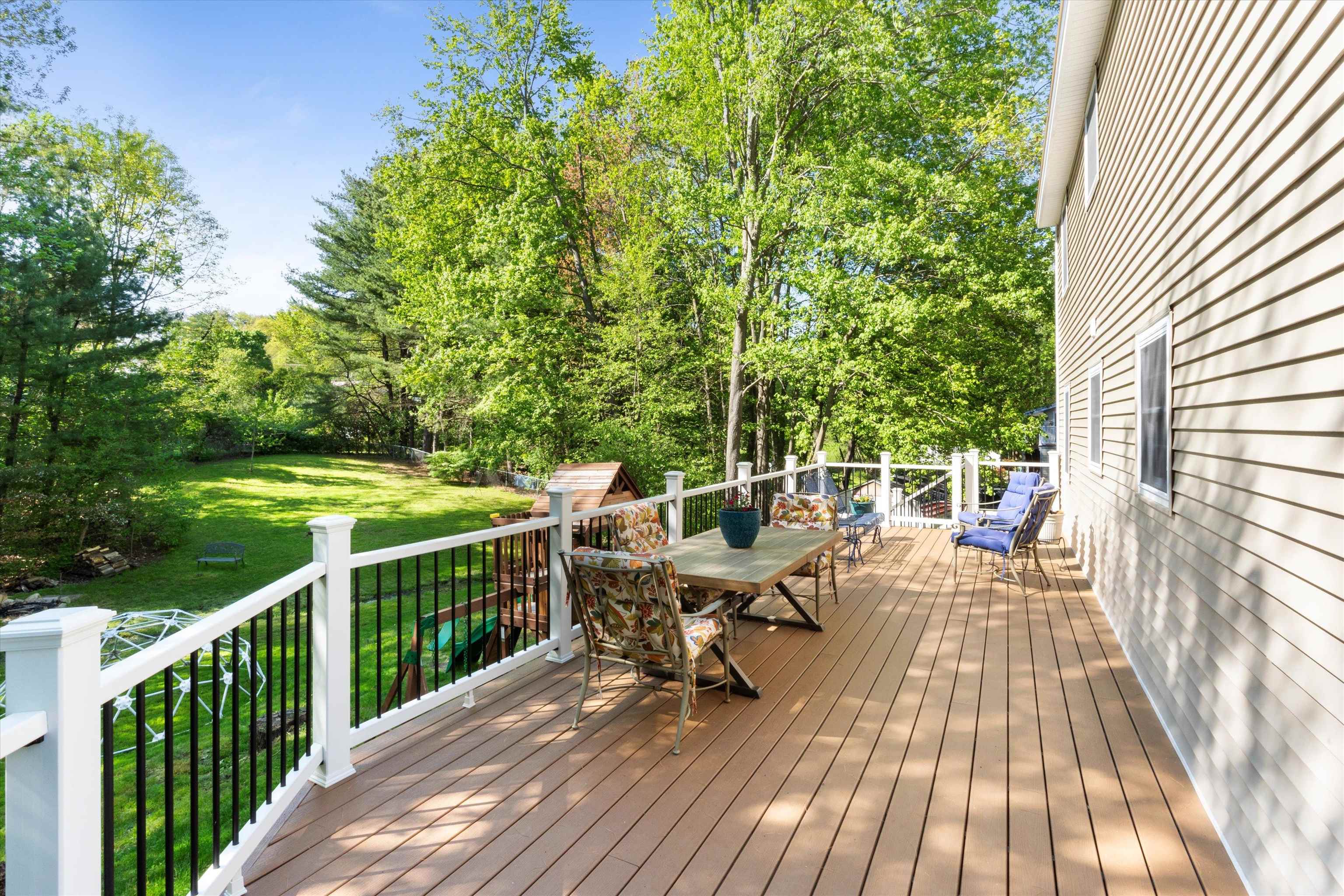 237 Harris Road Nashua, NH 03062 - Photo 2 of 37