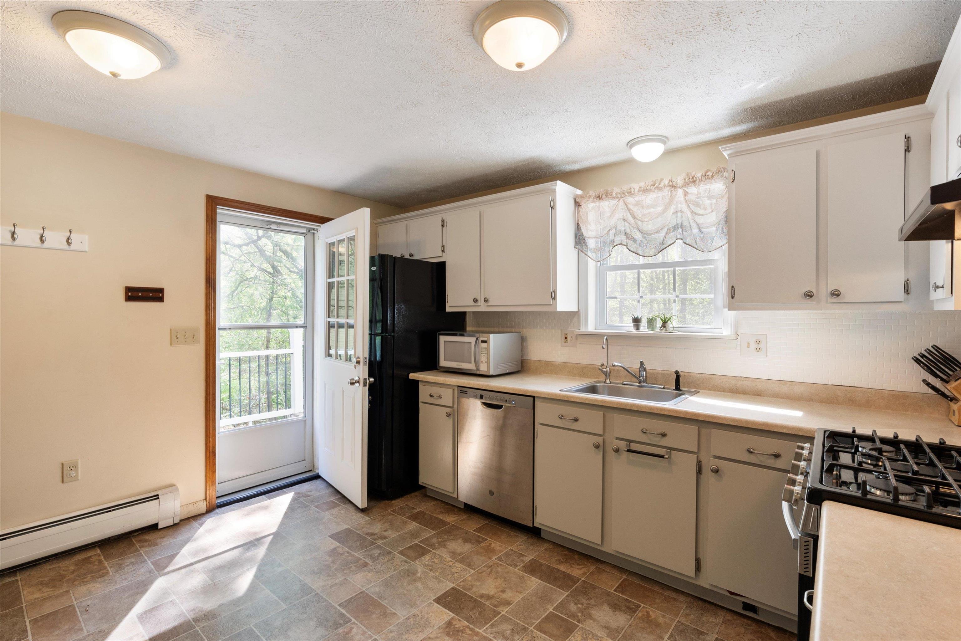 237 Harris Road Nashua, NH 03062 - Photo 24 of 37