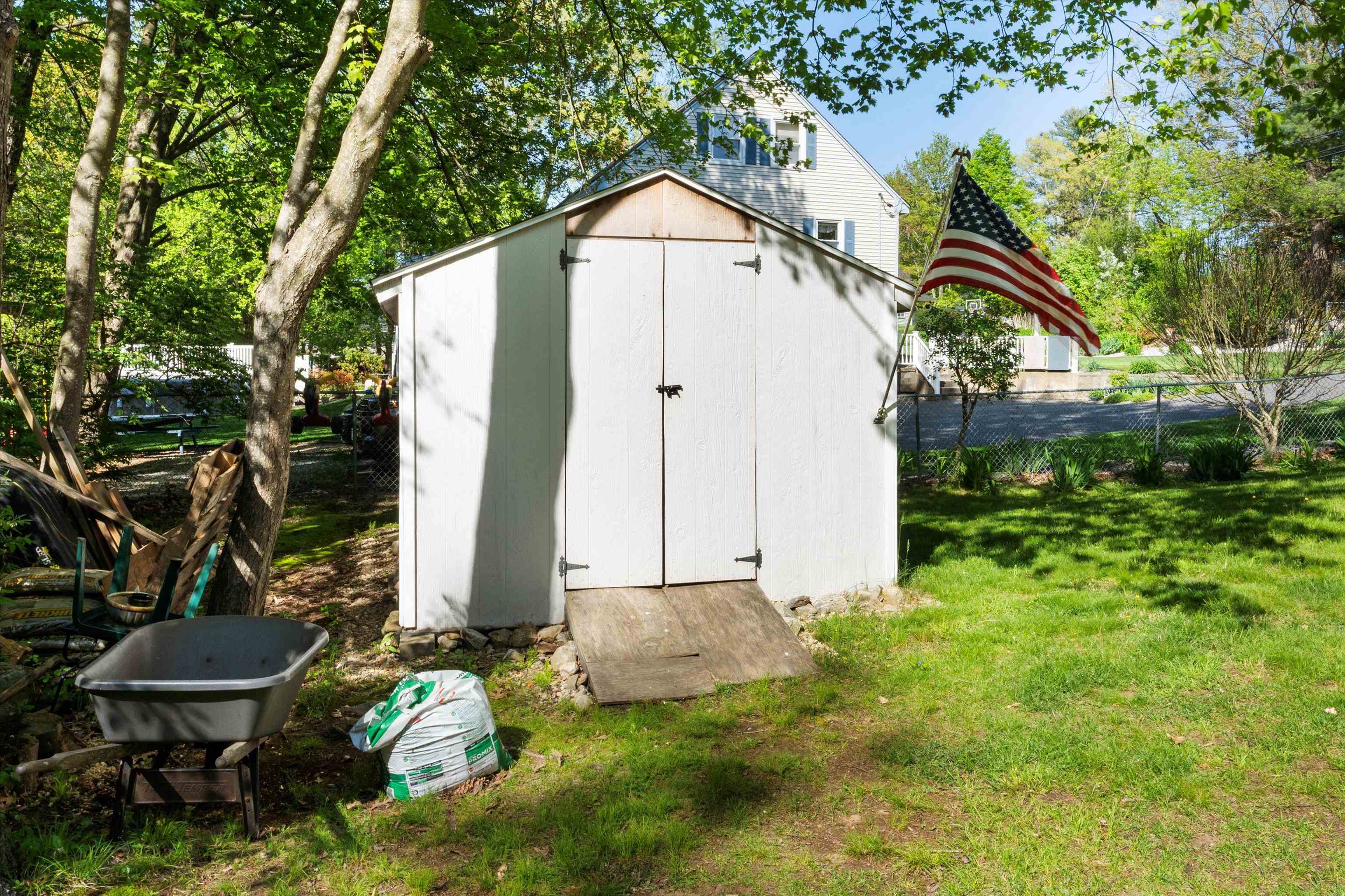 237 Harris Road Nashua, NH 03062 - Photo 25 of 37
