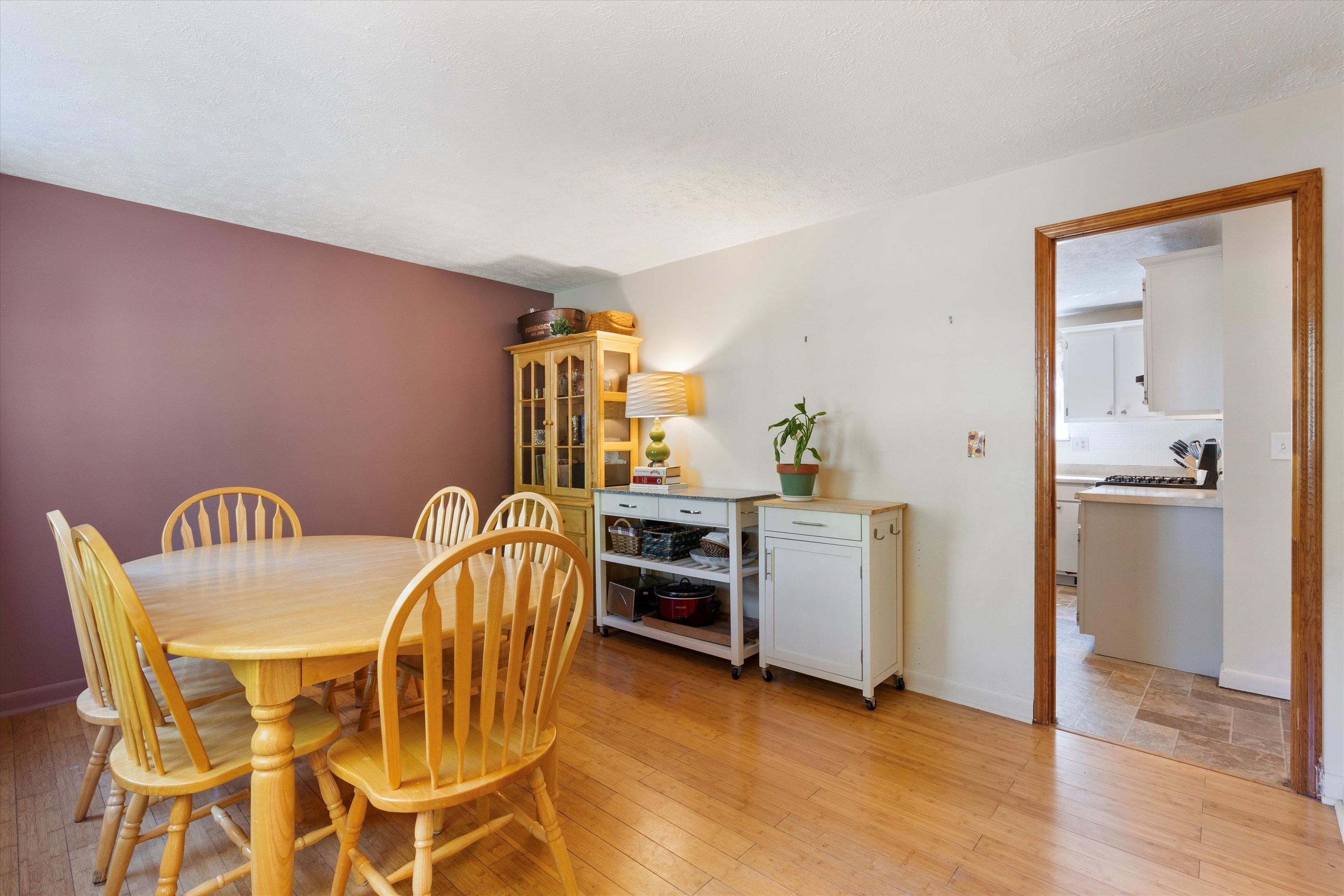 237 Harris Road Nashua, NH 03062 - Photo 4 of 37
