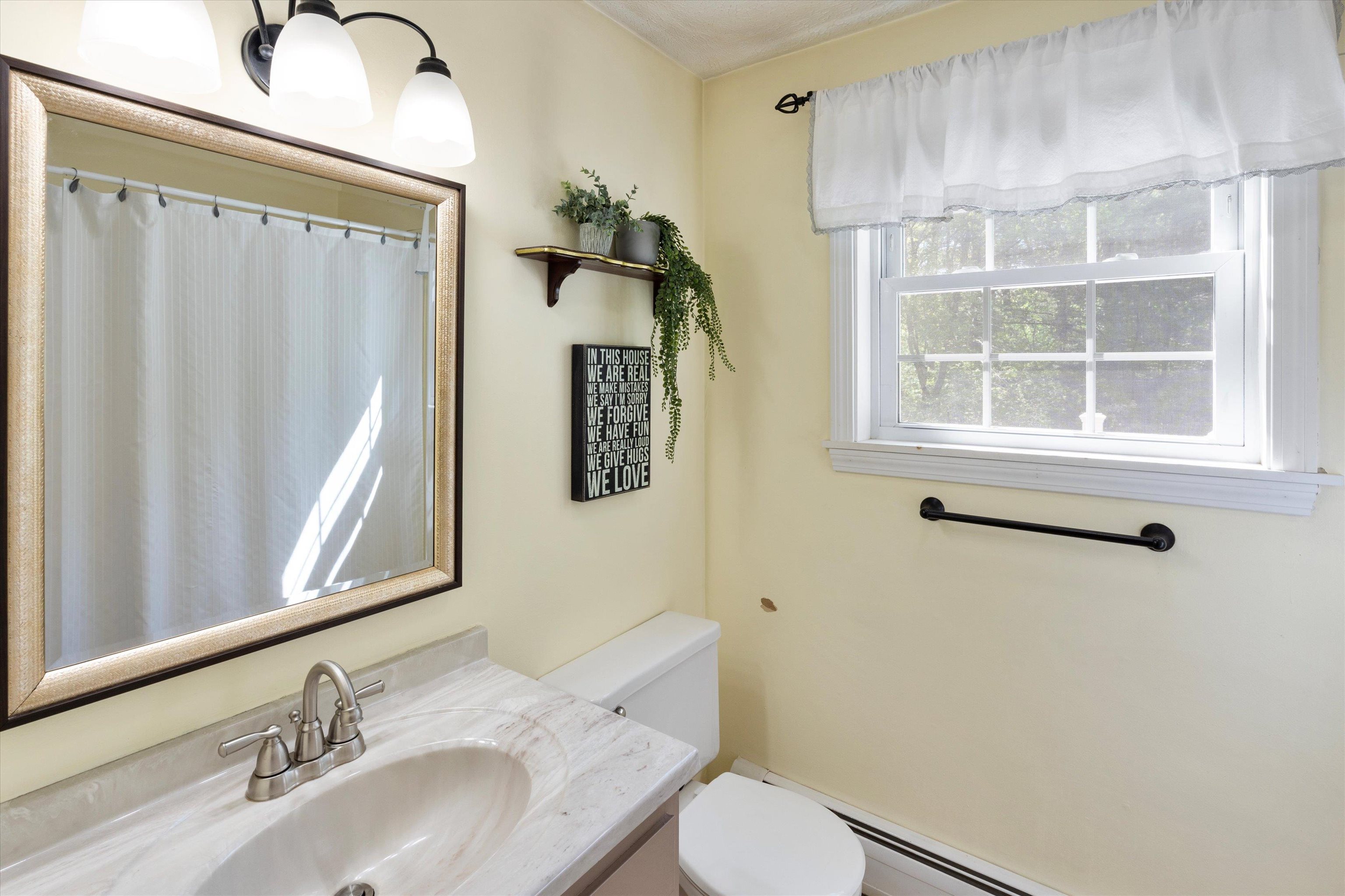 237 Harris Road Nashua, NH 03062 - Photo 5 of 37