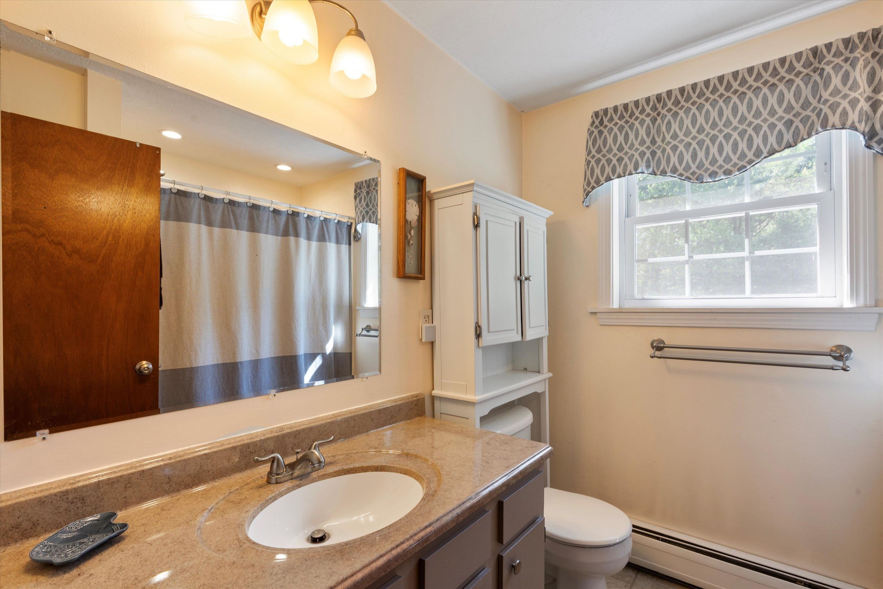 237 Harris Road Nashua, NH 03062 - Photo 10 of 37